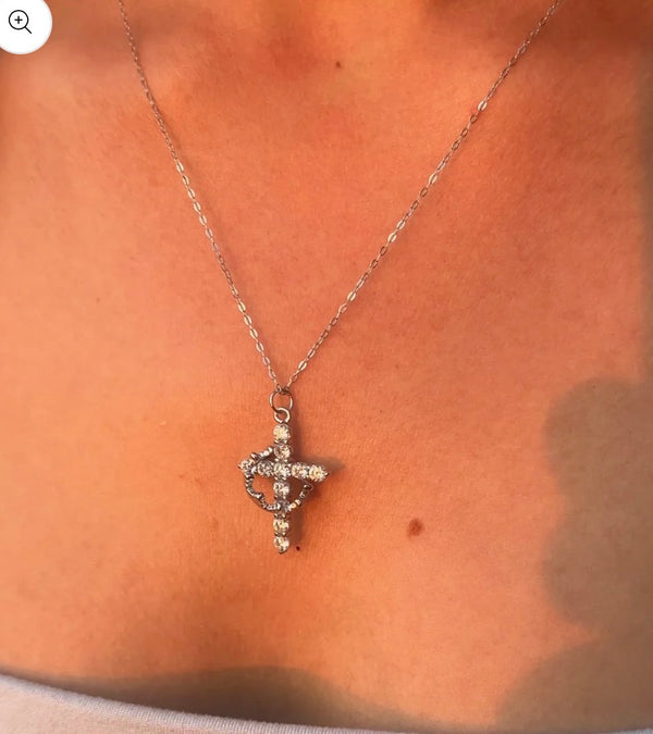 Crowned in faith necklace (silver)